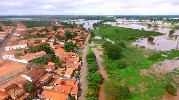 Rio Parnaíba começa a invadir zona urbana de Luzilândia, no Norte do Piauí.(Imagem:Gaspar Bueno)