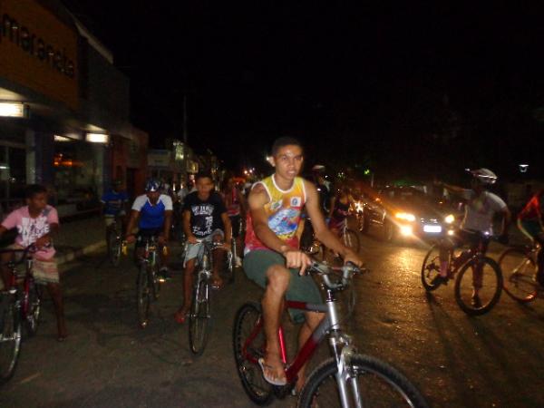 Associação dos Corredores do Sertão realizou 1º passeio ciclístico noturno.(Imagem:FlorianoNews)