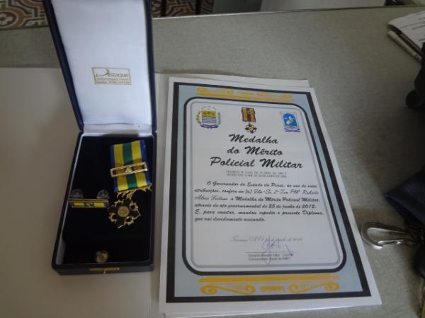 Policial Militar de Floriano recebe Medalha de Mérito Policial.(Imagem:FlorianoNews)