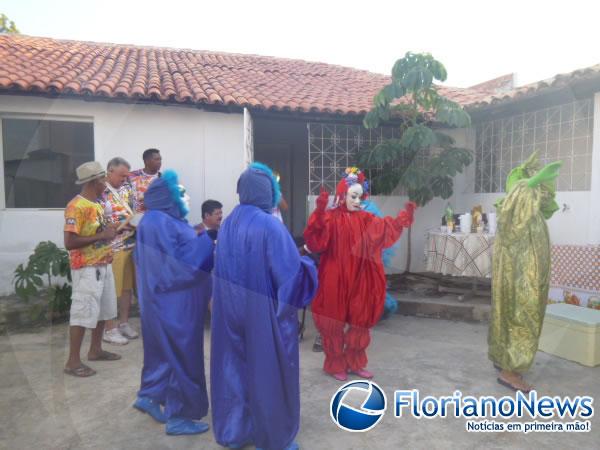 Bloco Chanas Cheirosas esquenta a quinta-feira pré-carnaval em Floriano.(Imagem:FlorianoNews)