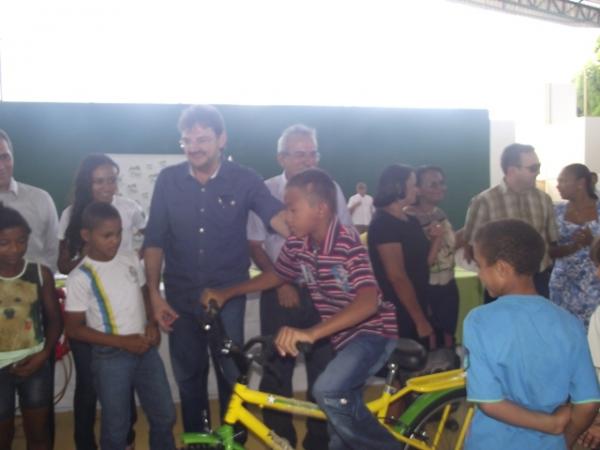 Alunos de Floriano recebem bicicletas do Projeto Pedala Piauí.(Imagem:FlorianoNews)