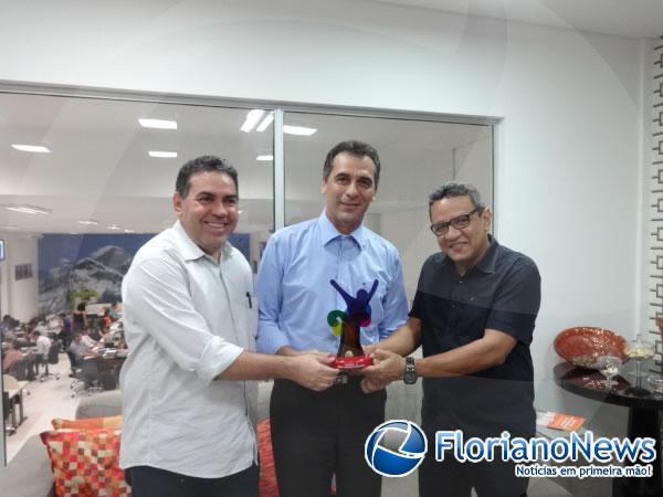 Secretário George Everson (presidente da COC), Prefeito Gilberto Júnior e Hélder Eugênio (diretor geral do 180graus).(Imagem:FlorianoNews)