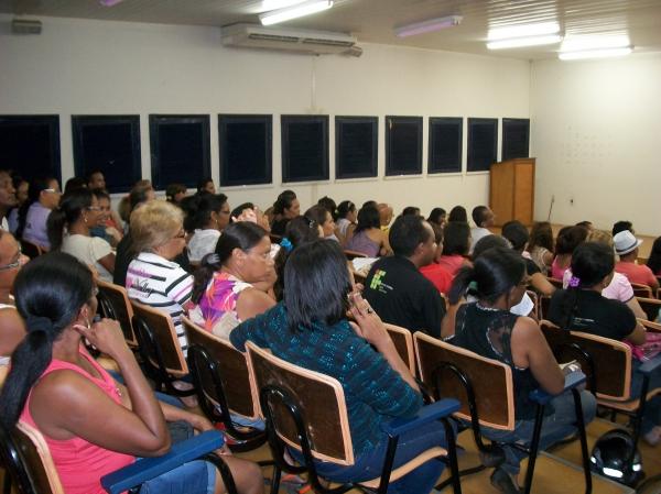 Mais um capítulo do drama da rede municipal de ensino de Floriano.(Imagem:FlorianoNews)