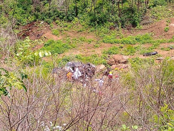 Carro capotou e deixou três pessoas mortas e uma ferida na zona rural de Picos(Imagem:Arquivo Pessoal / Antônio Rocha)