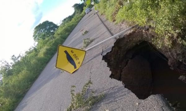 Trecho da PI-214 ameaça romper entre Luzilândia e Morro do Chapéu.(Imagem:Portal esp)