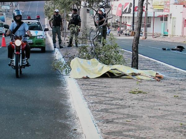 Mulher é atropelada e arrastada por 50m após visitar túmulo dos pais.(Imagem:Gilcilene Araújo/G1)