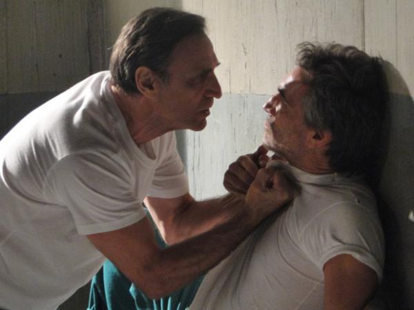 Cortez ameaça acabar com Jorge com as próprias mãos.(Imagem:Insensato Coração/ TV Globo)