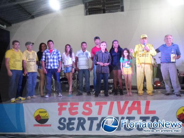 Festival Sertanejo 2015 é realizado pelo Projeto Amarelinho.(Imagem:FlorianoNews)