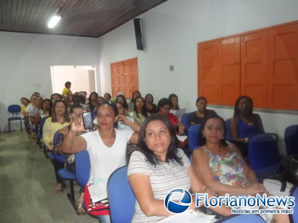 Secretaria Municipal de Educação realizou reunião sobre o encerramento do ano letivo de 2013.(Imagem:FlorianoNews)