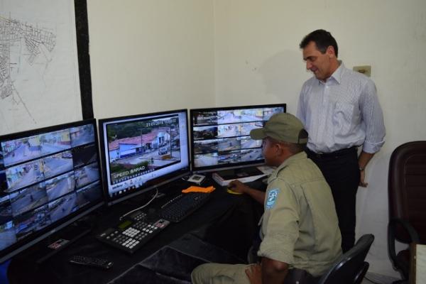 Comissão discute a manutenção do sistema de monitoramento eletrônico de Floriano.(Imagem:Waldemir Miranda)