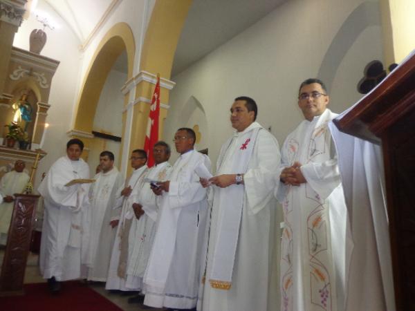 Diácono Clenis Guedes recebeu o sacramento da Ordem em Floriano.(Imagem:FlorianoNews)