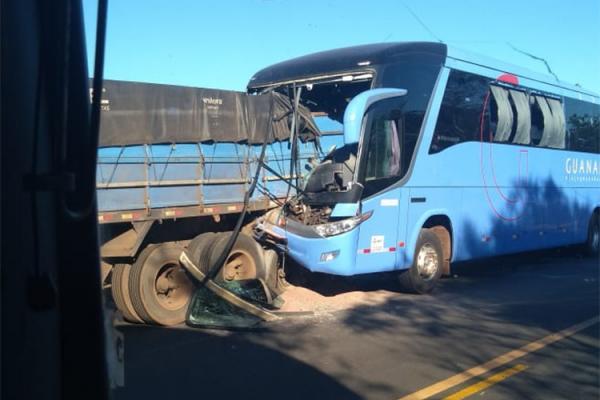 Acidente com ônibus que vinha para Teresina deixa feridos na BR-316.(Imagem:Reprodução/WhatsApp)