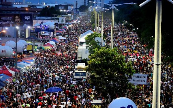 Avenida Raul Lopes completamente lotada - Corso de Teresina 2017.(Imagem:Ellyo Teixeira/G1)