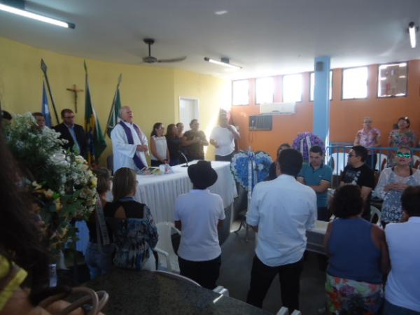 Familiares, amigos e autoridades dão último adeus a ex-vice-prefeito Salomão Ayres.(Imagem:FlorianoNews)