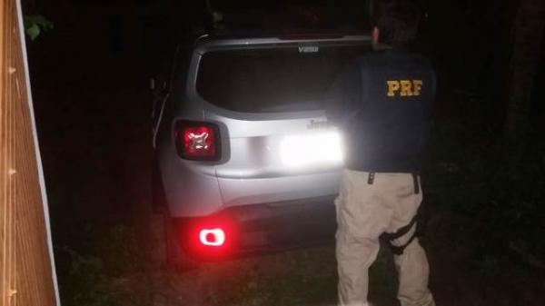 PRF recupera veículo roubado com arma longa em seu interior em Floriano.(Imagem:PRF)