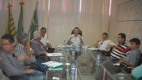 Prefeito de Floriano apresenta planilha de custos para a realização da 43ª Feira Agropecuária.(Imagem:FlorianoNews)