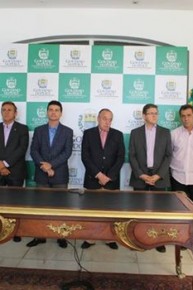 Prefeito Gilberto Júnior participa da posse dos novos concursados da Sesapi.(Imagem:Secom)