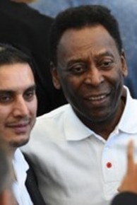 Pelé e fã no Maracanã(Imagem:Agência AFP)