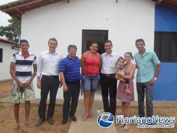 Deputado Gustavo Neiva prestigia entrega de unidades habitacionais em Floriano.(Imagem:FlorianoNews)