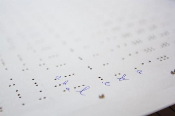 Prefeito sanciona lei que obriga braille em paradas de ônibus e espaços públicos.(Imagem:Junior Silgueiro/Governo do MT)