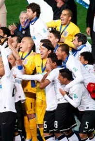 Dos 23 que foram campeões mundiais em 2012, só oito permanecem no Corinthians.(Imagem:Reuters)
