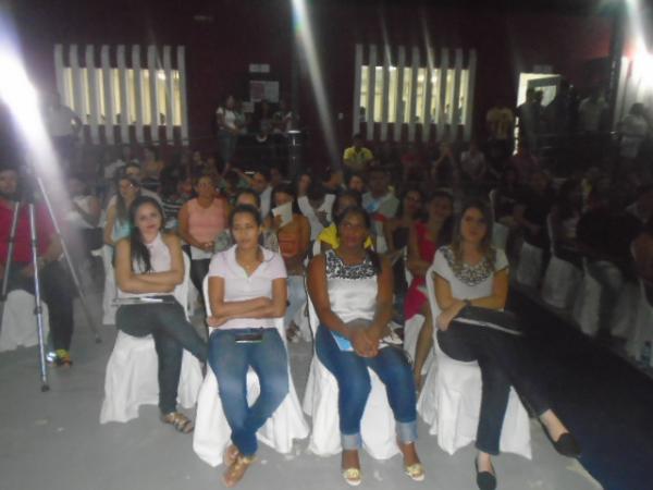 Acadêmicos participam de abertura da X Semana de Enfermagem da FAESF.(Imagem:FlorianoNews)