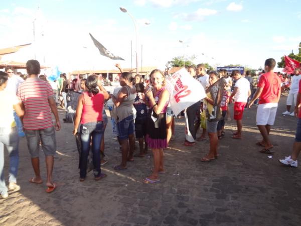 Coligação Força do Povo realizou concentração na Praça Santo Antônio.(Imagem:FlorianoNews)