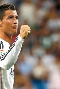 Cristiano Ronaldo comemora seu gol: apagado, português decidiu no fim do jogo.(Imagem:Agência Reuters)