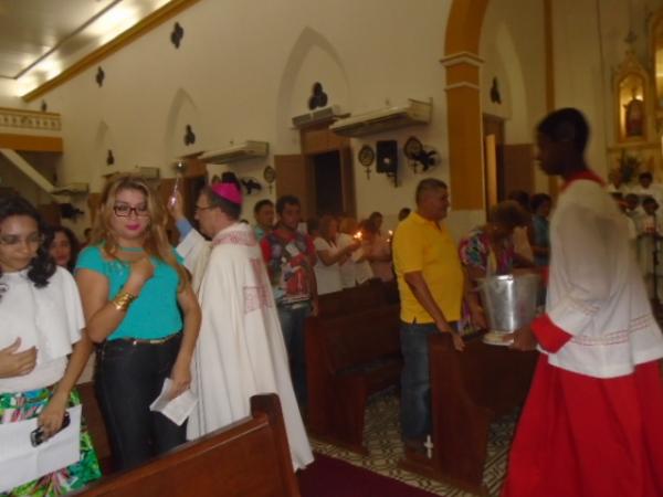 Vigília Pascoal reúne fiéis na Catedral São Pedro de Alcântara, em Floriano.(Imagem:FlorianoNews)