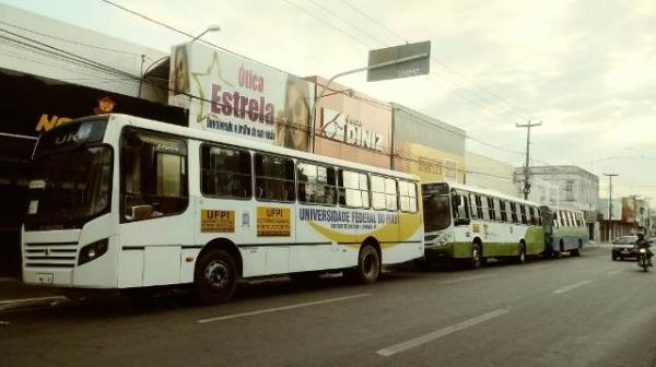 Comissão realiza transporte de eleitores em Floriano.(Imagem:FlorianoNews)