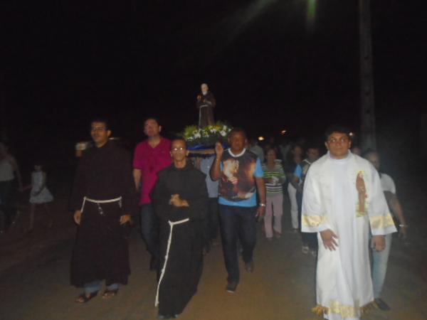 Devotos participam do encerramento dos festejos de São Pio de Pietrelcina.(Imagem:FlorianoNews)