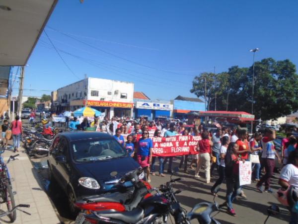 Manifestação contra reformas trabalhista e previdenciária toma ruas de Floriano.(Imagem:FlorianoNews)