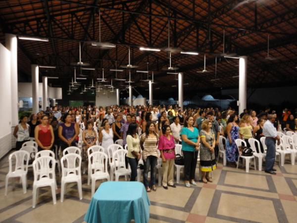 Foi até o hotel Rio Parnaíba e fotografou os professores do municío em grande encontro(Imagem:FlorianoNews)