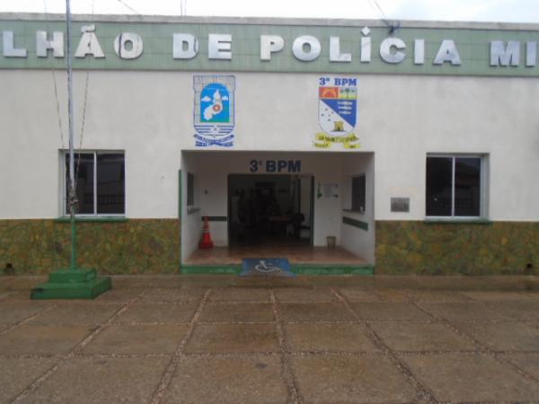 Motocicleta é tomada de assalto no Conjunto Caiçara.(Imagem:FlorianoNews)