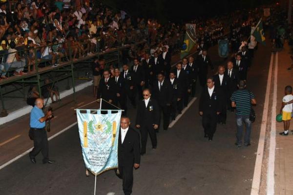  Cerca de 25 mil pessoas participam do desfile da Independência em Floriano.(Imagem:Força Tática)