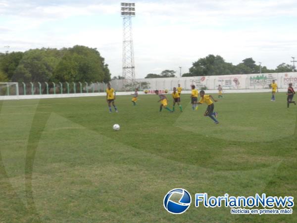 Jogo Solidário arrecada 100 kg de alimentos em prol da APAE de Floriano.(Imagem:FlorianoNews)