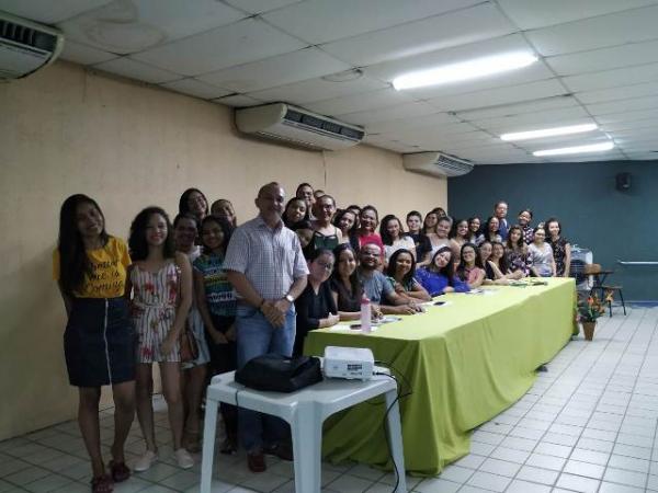 Estudantes do Curso de Letras da UESPI de Floriano debatem sobre ensino.(Imagem: Letras da UESPI)