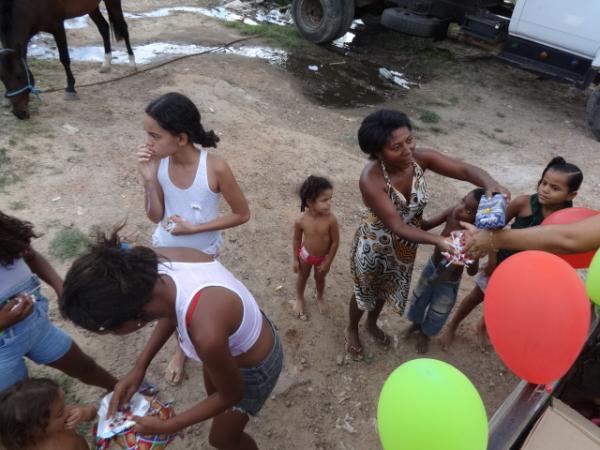 Palhaço Carrapeta enche à tarde de alegria em alusão ao Dia das Crianças.(Imagem:FlorianoNews)