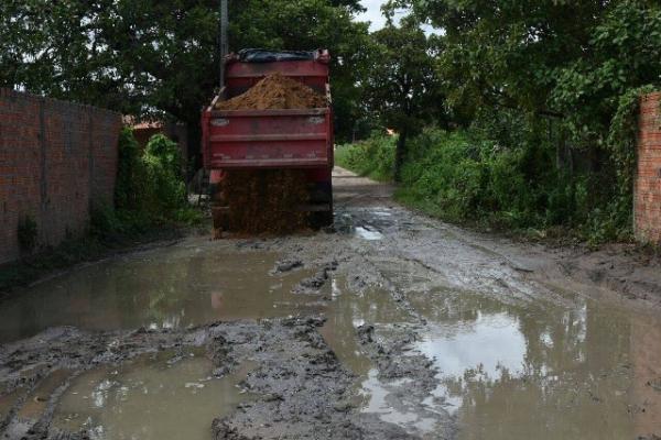 Bairro Cajueiro II recebe serviços de correção de solo.(Imagem:SECOM)