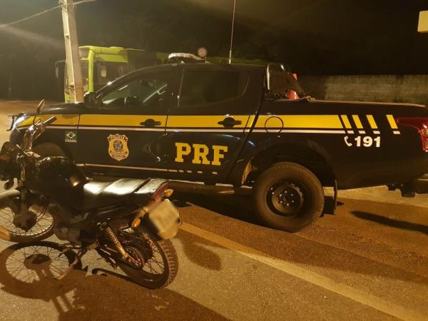 Moto apreendida com mais de R$ 13 mil em multas.(Imagem:Divulgação/PRF)