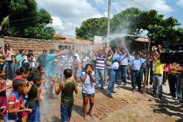 Prefeito Gleydson Resende inaugura sistema de água no bairro Vereda Grande.(Imagem:Reprodução/Facebook)