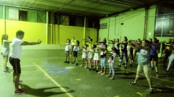 Dia da Mulher é comemorado com aulão de Zumba na Escola Pequeno Príncipe.(Imagem:FlorianoNews)