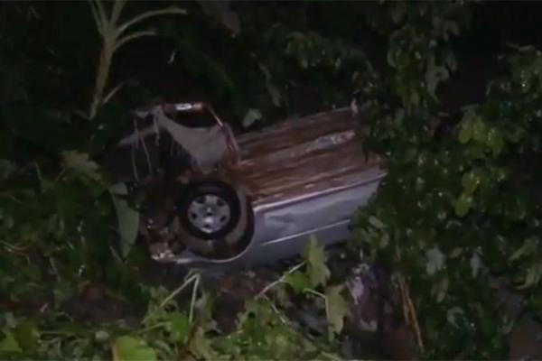 Carro é arrastado pela chuva, cai em galeria e motorista morre.(Imagem:Divulgação)