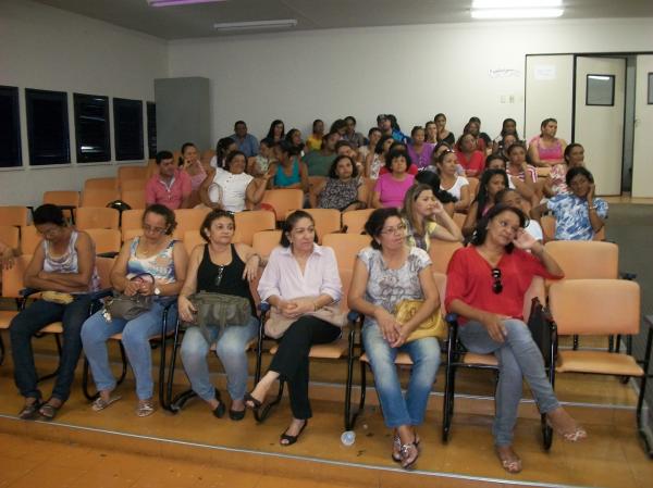 Mais um capítulo do drama da rede municipal de ensino de Floriano.(Imagem:FlorianoNews)