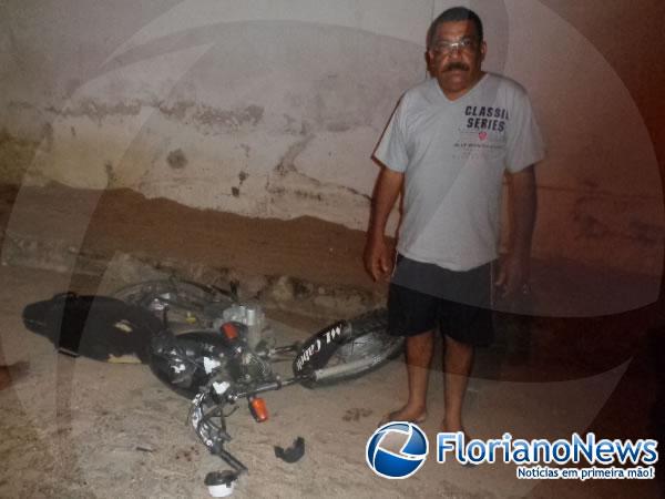 Carlos Rodrigues, proprietário da motocicleta.(Imagem:FlorianoNews)