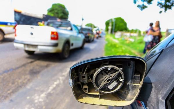 Mototaxista bate em retrovisor e morre em acidente no Grande Dirceu.(Imagem:Roberta Aline/Cidadeverde.com)