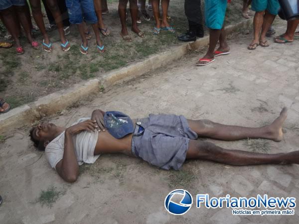 Rapaz é morto a facadas e fica com vísceras expostas em Floriano.(Imagem:FlorianoNews)