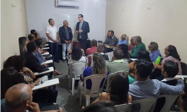 Valter Alencar busca apoio de líderes religiosos em igreja.(Imagem:Ascom)