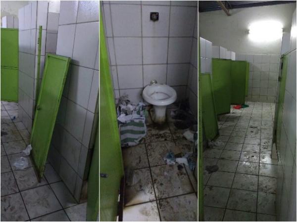 Banheiro depredado(Imagem:Marcos da Silva)