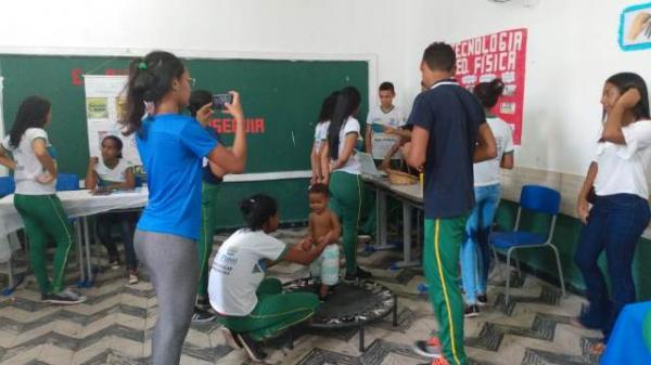 Colégio Estadual Osvaldo da Costa e Silva realiza Feira do Conhecimento.(Imagem:FlorianoNews)